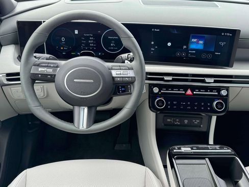 New 2025 Hyundai Tucson Limited image 17