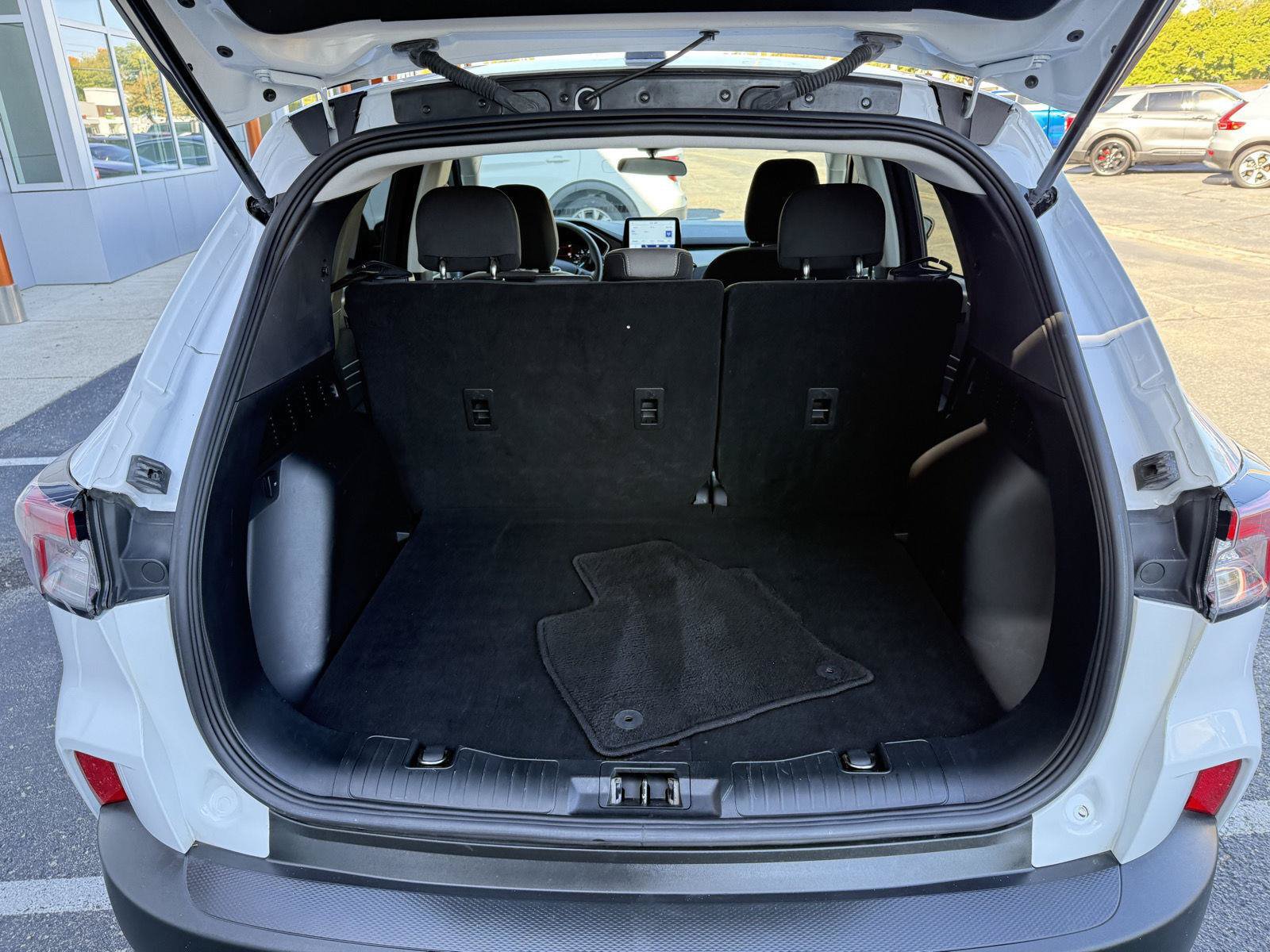 Used 2022 Ford Escape SE FWD image 16