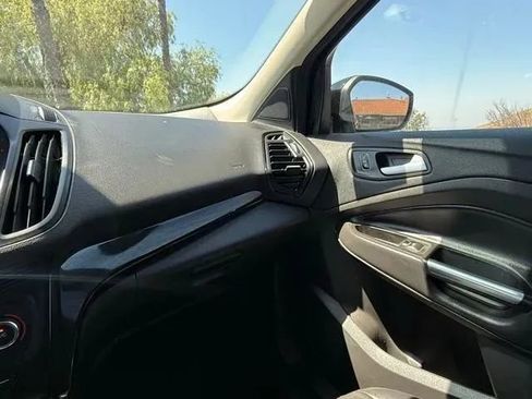 Used 2017 Ford Escape Titanium AWD/4WD image 27