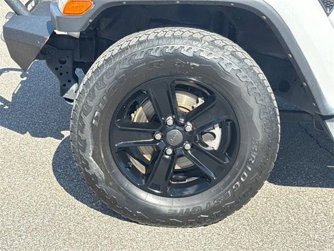 Used 2020 Jeep Wrangler Unlimited Sahara image 10