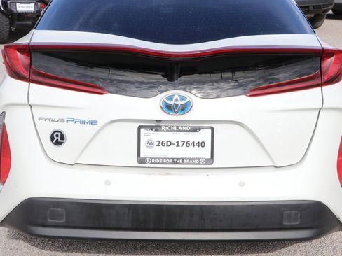 Used 2017 Toyota Prius Prime FWD image 6