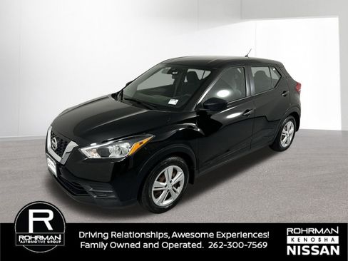 Used 2020 Nissan Kicks S FWD image 2