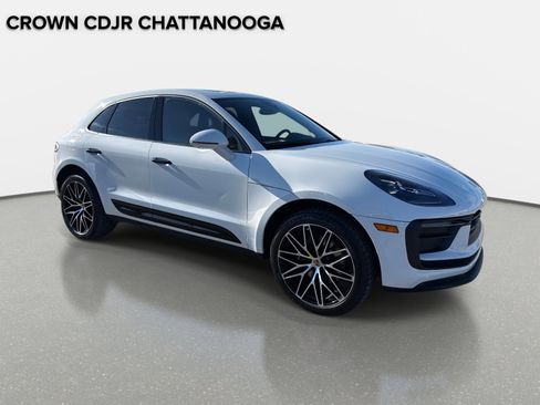 Used 2024 Porsche Macan image 2