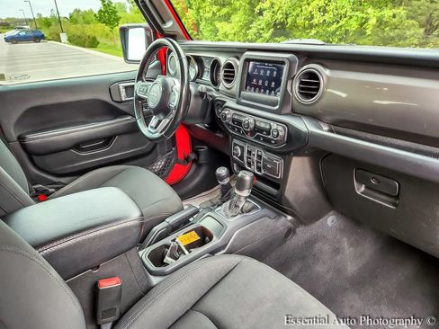 Used 2020 Jeep Wrangler Unlimited Sahara AWD/4WD image 28