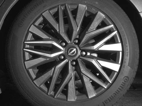 Used 2025 Nissan Altima 2.5 SV FWD image 14