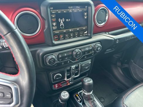 Used 2023 Jeep Wrangler Unlimited Rubicon w/ Cold Weather Group AWD/4WD image 17