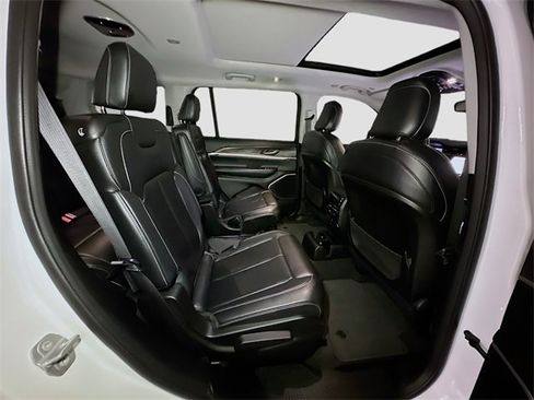 Used 2022 Jeep Grand Cherokee L Limited image 22