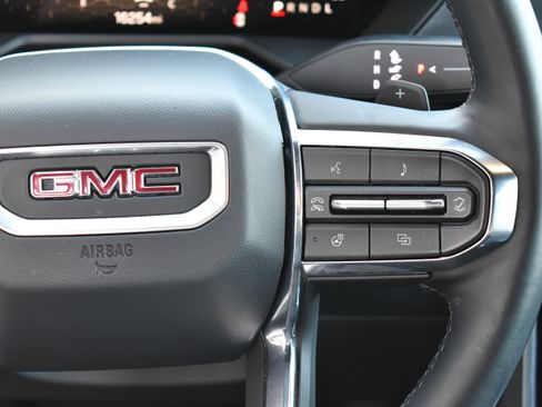 Used 2025 GMC Acadia Elevation FWD image 17