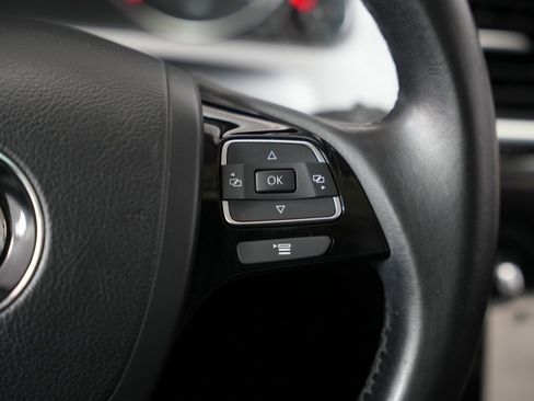Used 2013 Volkswagen Touareg VR6 image 13