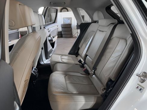 Used 2020 Audi Q3 2.0T Premium Plus w/ Premium Plus Package image 38