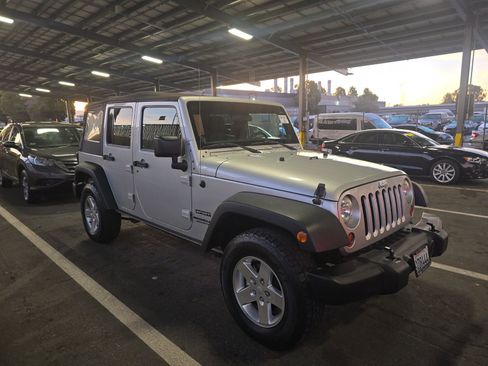 Used 2012 Jeep Wrangler Unlimited Sport image 3