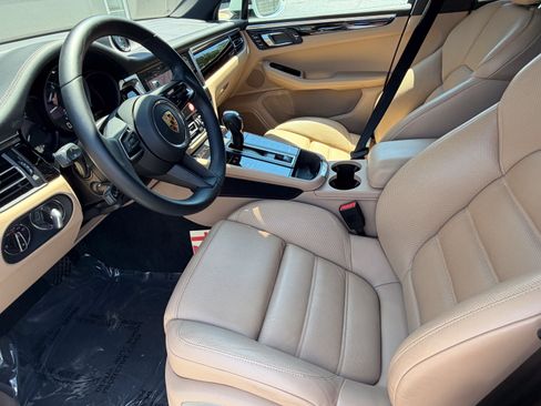 Used 2023 Porsche Macan AWD/4WD image 4