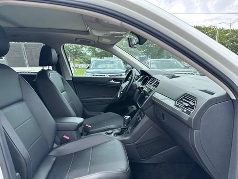 Used 2018 Volkswagen Tiguan SEL AWD/4WD image 15