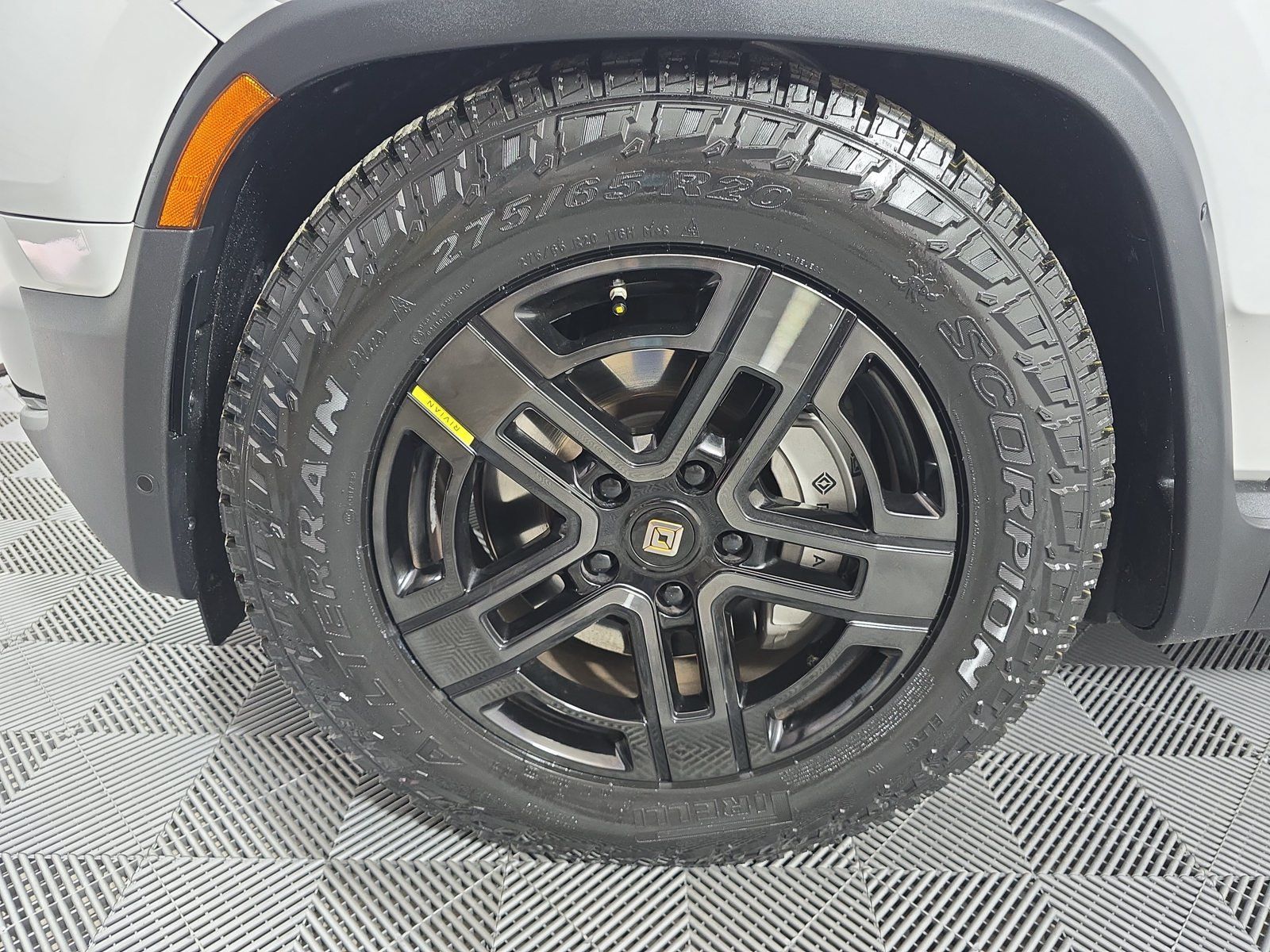 Used 2023 Rivian R1T Adventure Dual AWD/4WD image 9
