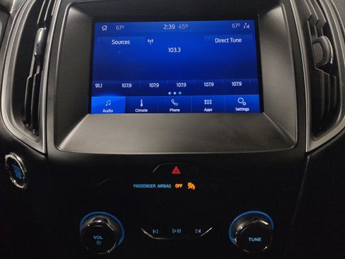 Used 2020 Ford Edge SE image 25