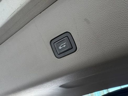 Used 2019 Chevrolet Traverse LT w/ LT Premium Package AWD/4WD image 43