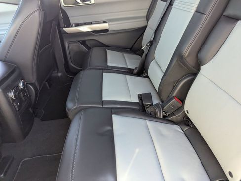 Used 2022 Ford Explorer XLT w/ Equipment Group 202A image 15