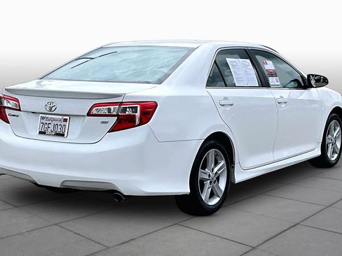 Used 2014 Toyota Camry SE FWD image 12
