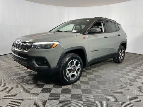 Used 2022 Jeep Compass Trailhawk w/ Trailhawk Elite Group image 3