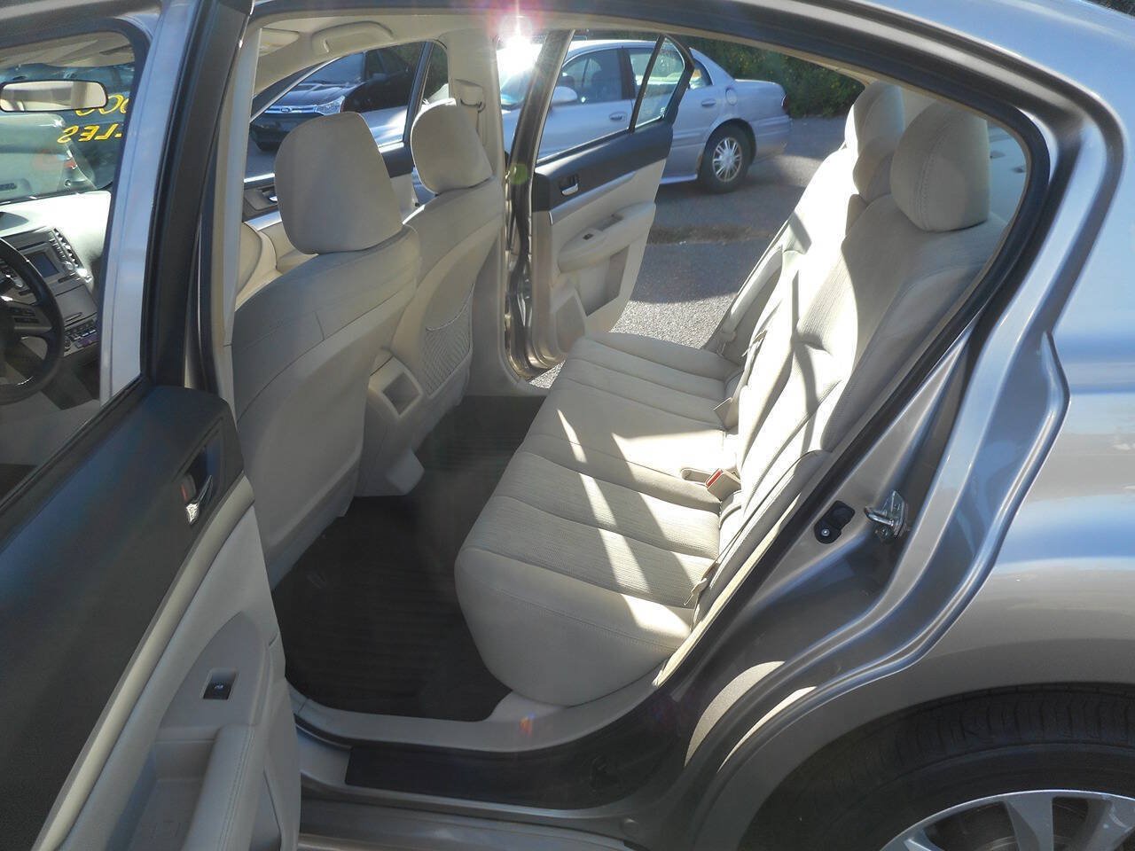 Used 2014 Subaru Legacy 2.5i Premium AWD/4WD image 17