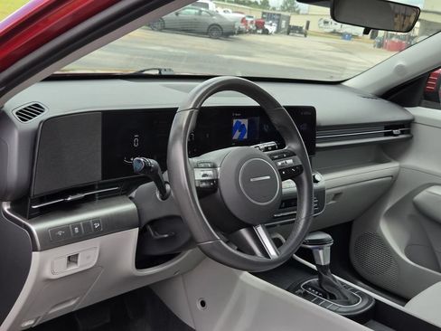 Used 2025 Hyundai Kona SEL FWD image 9