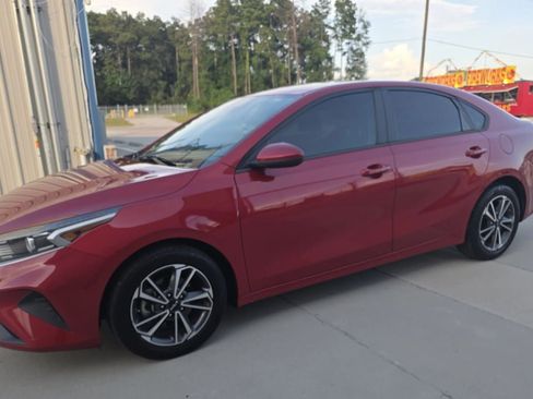 Used 2022 Kia Forte LXS FWD image 1