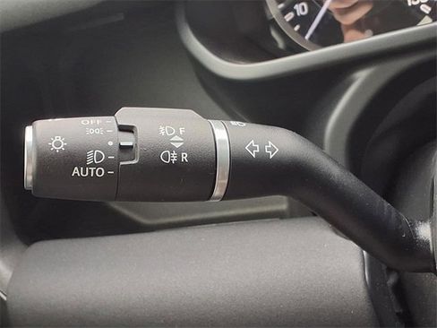 Used 2023 Land Rover Defender 110 X-Dynamic SE image 12