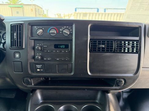 Used 2007 Chevrolet Express 3500 RWD image 24