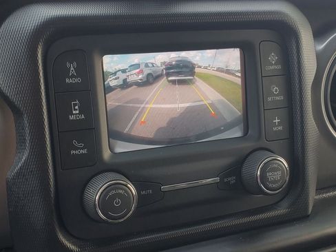 Used 2021 Jeep Wrangler Unlimited Sport AWD/4WD image 17