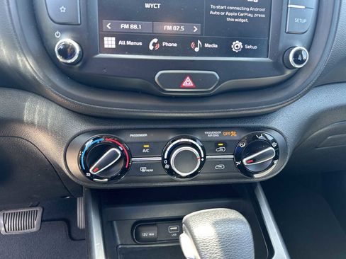 Used 2023 Kia Soul LX w/ LX Technology Package FWD image 19