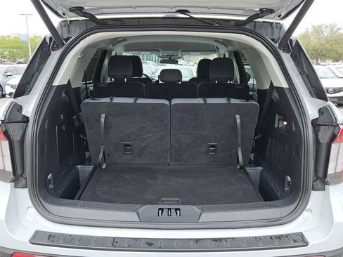 Used 2025 Ford Explorer Active AWD/4WD image 7