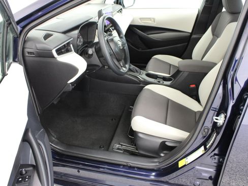 Used 2025 Toyota Corolla LE FWD image 13