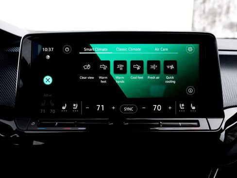 Used 2024 Volkswagen Atlas Cross Sport SEL R-Line image 27