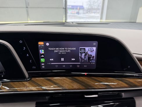 Used 2024 Cadillac Escalade Sport Platinum image 18