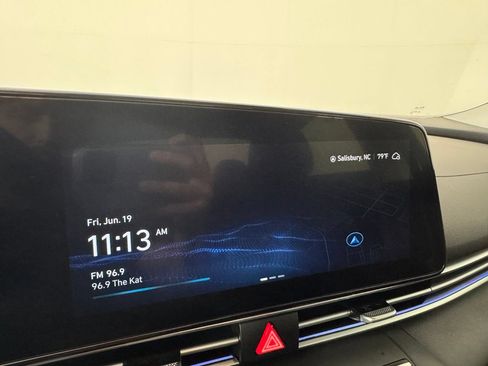Used 2025 Hyundai Elantra Limited FWD image 15