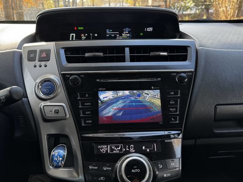 Used 2015 Toyota Prius V Five image 18