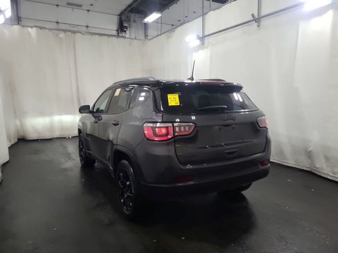 Used 2024 Jeep Compass Latitude w/ Convenience Group AWD/4WD image 4