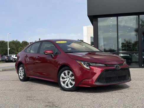 Used 2022 Toyota Corolla LE FWD image 1