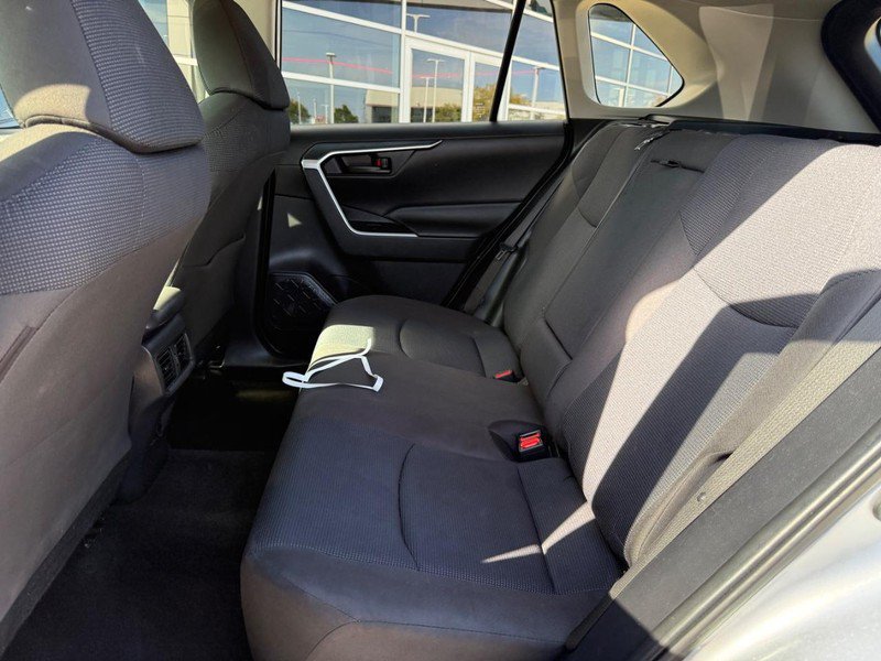 Used 2022 Toyota RAV4 LE AWD/4WD image 11