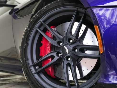 Used 2023 Aston Martin DBS Coupe image 3