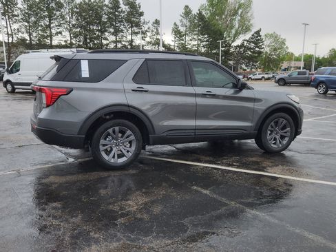 New 2026 Ford Explorer Active AWD/4WD image 16
