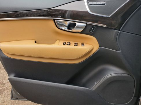 Used 2018 Volvo XC90 T6 Momentum w/ Momentum Plus Package image 18