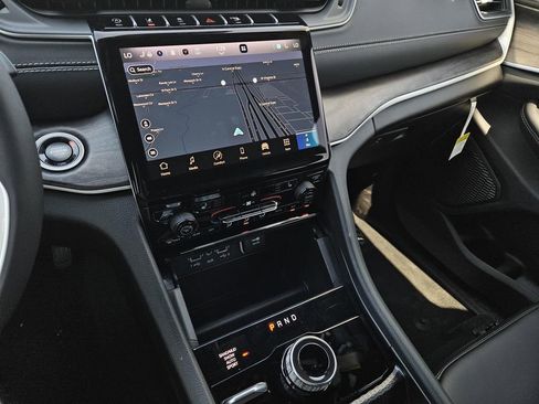 New 2025 Jeep Grand Cherokee Limited image 17