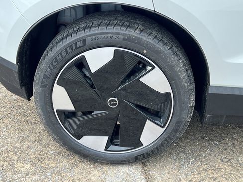 New 2026 Volvo EX30 Plus w/ Climate Package RWD image 7