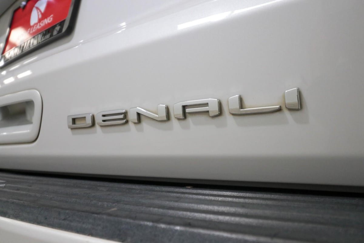 Used 2024 GMC Yukon XL Denali w/ Advanced Technology Package AWD/4WD image 38