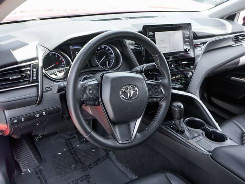 Used 2022 Toyota Camry SE w/ Convenience Package FWD image 17