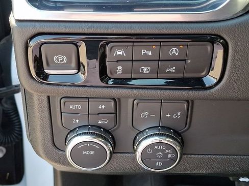 Used 2025 GMC Yukon Denali image 23