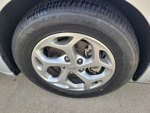 Used 2023 Chrysler Pacifica Limited FWD image 35