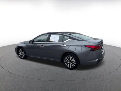 Used 2025 Nissan Altima 2.5 SV image 11