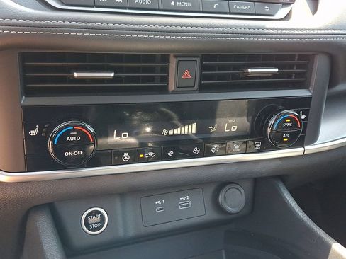 Certified 2023 Nissan Rogue SV w/ SV Premium B Package AWD/4WD image 17